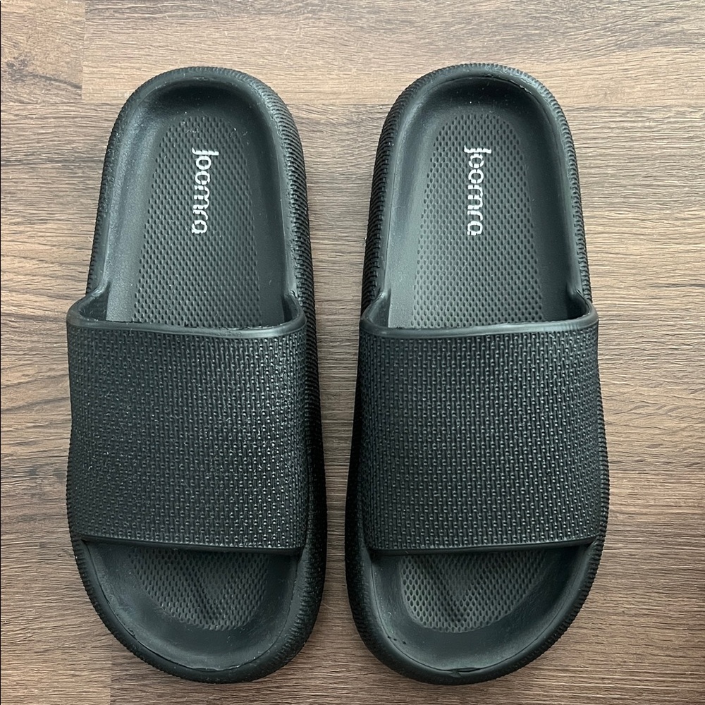 JOOMRA Slides Sandals Black Women 9-10/Men 7.5-8.5
Great condition